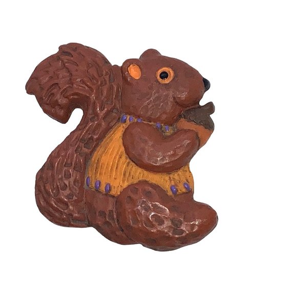 Hallmark Squirrel  Fall Lapel Pin - Picture 1 of 6